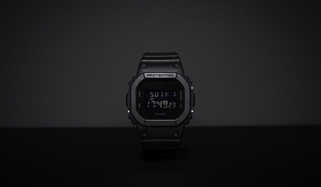 La montre connectée Casio F-B100W au look des années 90 arrive en Europe