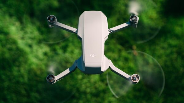 DJI oublie sa marge en chemin : son top drone Mini 5 Pro se vend pour des “peanuts” 🥜
