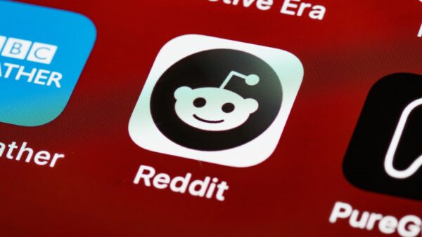 Reddit entre au S&P 500, deux ans après avoir vendu tout son Bitcoin