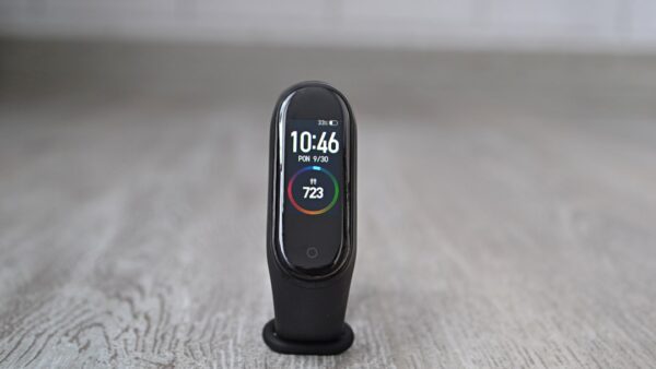 Le Xiaomi Smart Band 10 Pro, un bracelet connecté ultra-fiable et noté 8/10, chute à 64 €