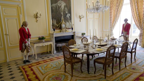 Tapis rouge aux millionnaires russes : la France accusée d’agir « en contradiction avec l’esprit des sanctions » européennes