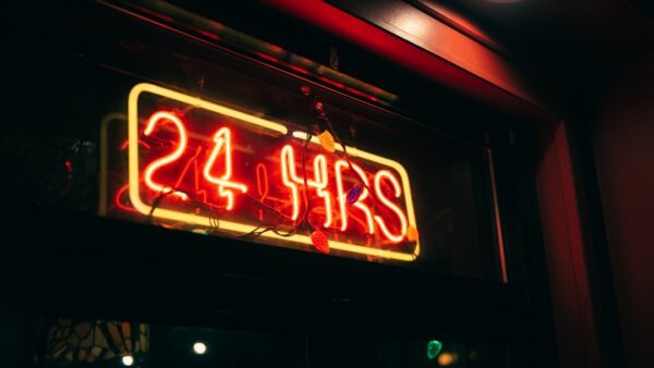 Redémarrage forcé, 24 heures d’attente : Android déploie son parcours anti-APK