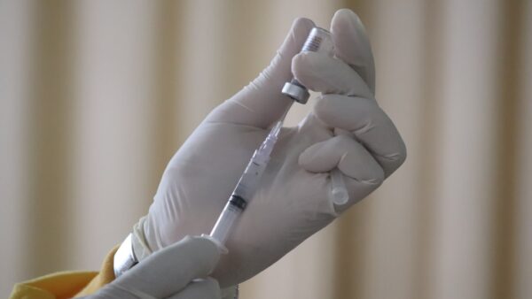 Pour la première fois, un vaccin contre le cancer à base d’ARNm franchit une étape décisive