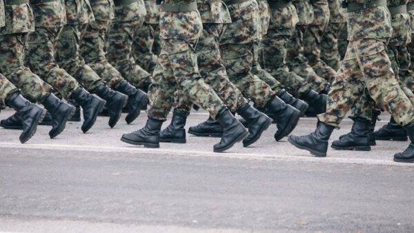 Considéré comme une « compagnie militaire chinoise » aux États-Unis, le fabricant de robots humanoïdes Unitree s’envole en Bourse