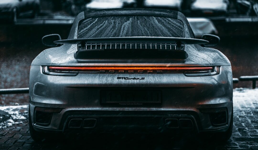 Coup de théâtre chez Porsche : la voiture électrique iconique de la marque bientôt menacée ?