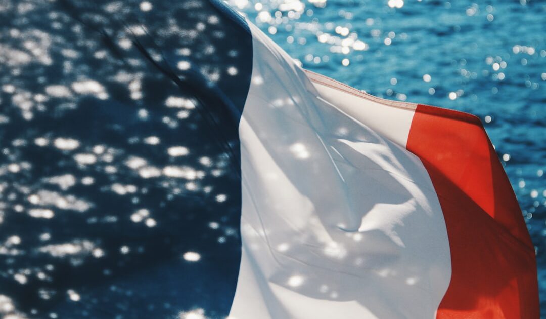 Dette française : Marine Le Pen promet de « nettoyer les écuries d’Augias », mais son programme alourdirait l’endettement selon les experts