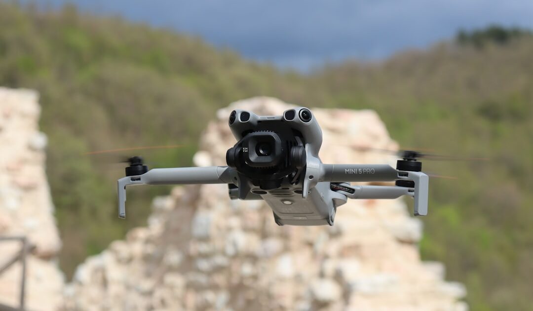 DJI Mini 5 Pro : son prix chute de 32% et les ventes décollent, la gravité n’y peut rien 🌍