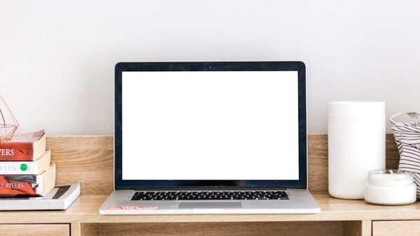 Besoin d’un laptop polyvalent pour la rentrée ? Ce HP 2-en-1 OLED chute à moins 800 €