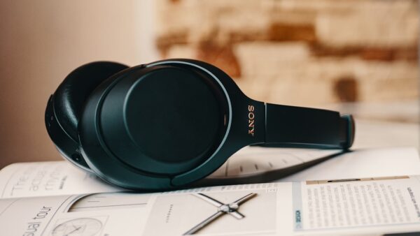 Sony WH-1000XM6 : le casque est “victime” d’une violente chute de prix avant le week-end