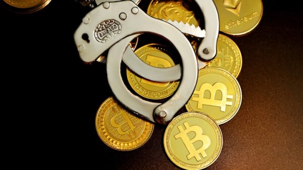 Binance : 2 employés du géant crypto détenus puis relachés aux Émirats arabes unis