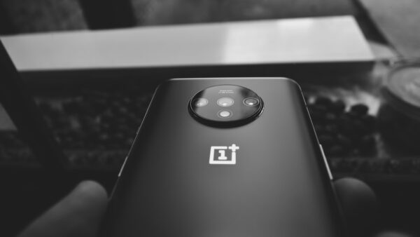 Erreur de prix ou non, le OnePlus 15 est à -43% pile avant la sortie des iPhone 18