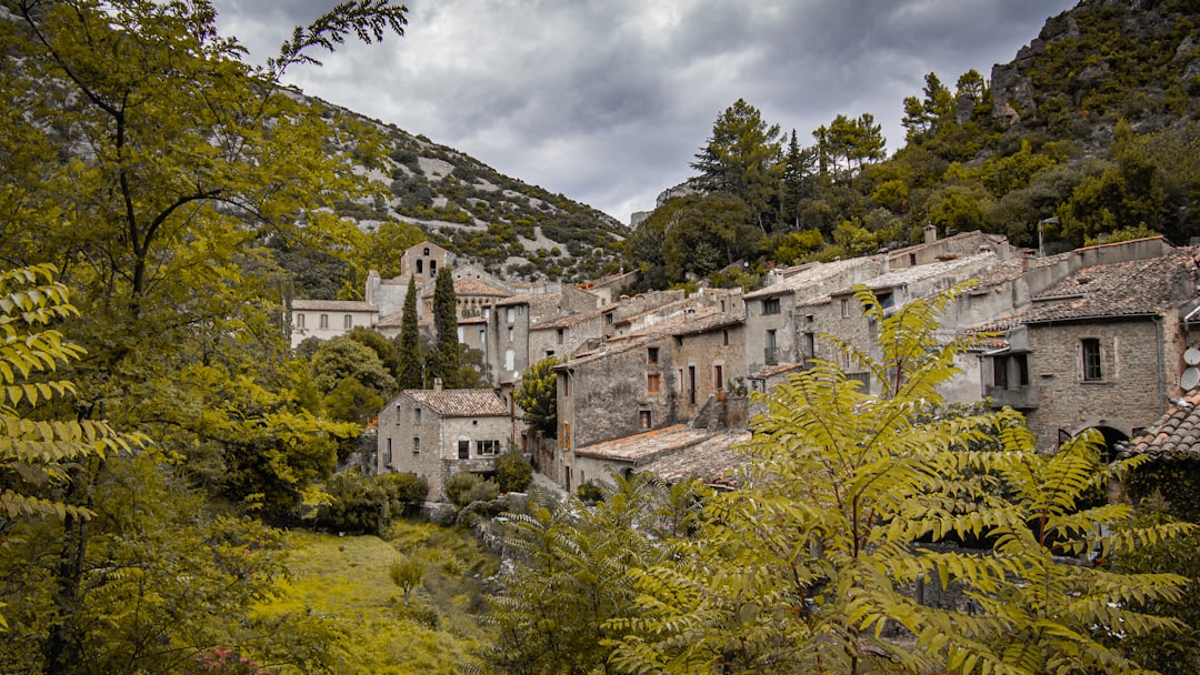 À quoi ressemblait votre ville il y a des millions d’années ? Et en 3050 ? Cette IA tente de l’imaginer