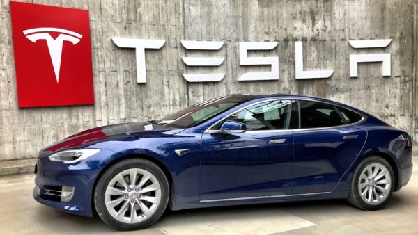Pourquoi la Tesla Model S reste la voiture la plus importante du 21e siècle (vidéo)
