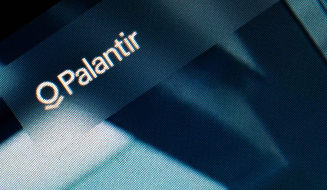 Palantir face à l’ère de la souveraineté : au Royaume-Uni, le géant des logiciels est au cœur d’une bataille sur la dépendance à la tech américaine