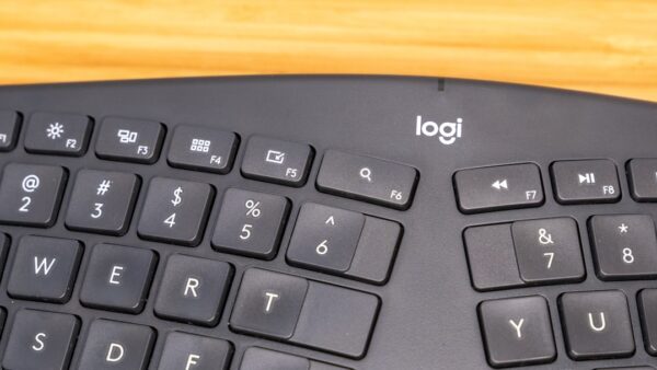 Ce clavier sans fil Logitech, idéal pour contrôler son PC depuis son canapé, coûte moins de 25 €