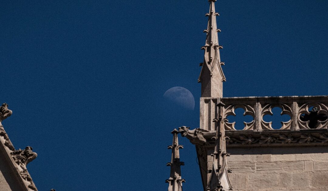 Une éclipse de Lune est visible en France le 28 août 2026 : faut-il des lunettes spéciales pour la regarder ?