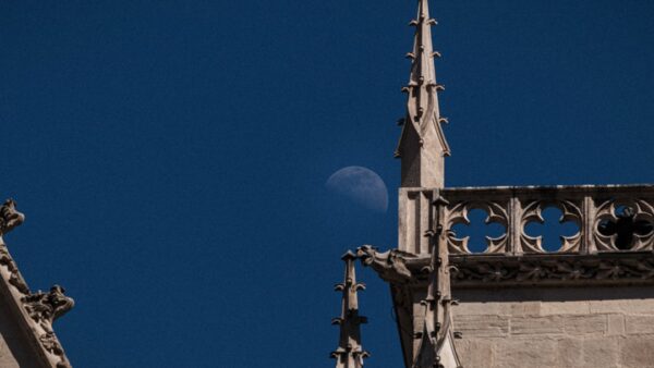 Une éclipse de Lune est visible en France le 28 août 2026 : faut-il des lunettes spéciales pour la regarder ?