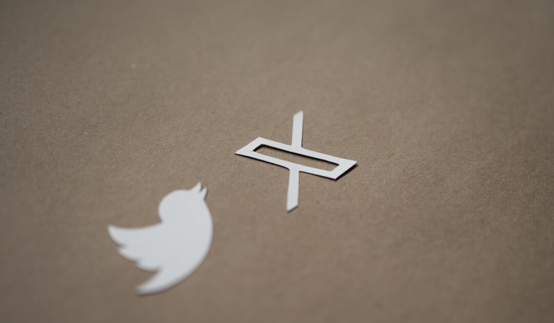 Twitter est de retour… alors que X veut lui interdire d’utiliser ce nom