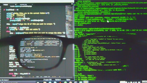 Hack des impôts et « corruption » : une association dépose plainte et évoque « d’éventuelles complicités »