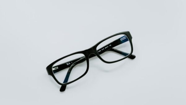 « Stop Smart Glasses » : la pétition qui veut faire interdire les lunettes de Meta qui filment tout et partout