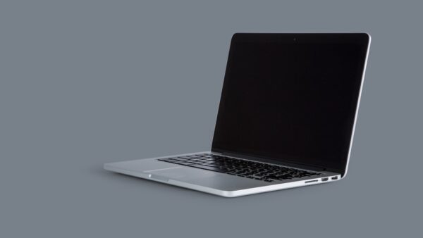 On a trouvé le laptop 16 pouces polyvalent à moins de 500 € pour la rentrée (la souris est offerte !)