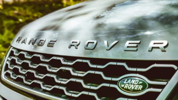 Le mythique Range Rover passe à l’électrique : un déluge de technologies pour rester digne du blason