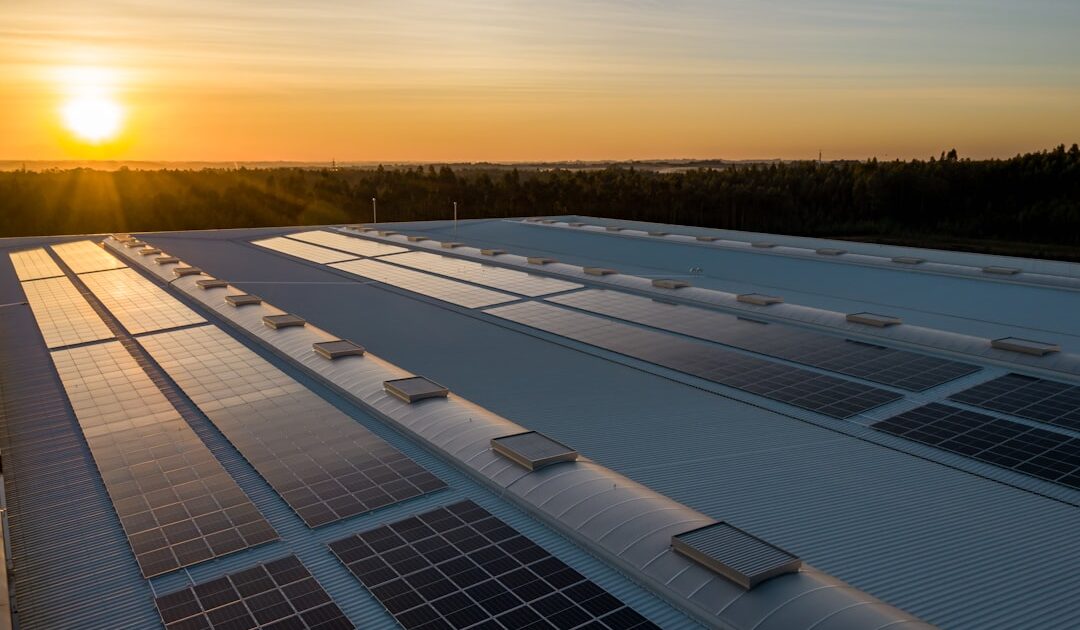 Panneaux solaires : la pérovskite bat enfin le silicium en conditions réelles