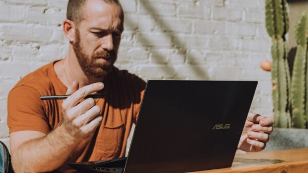 Idéal pour les étudiants, ce pack Asus Chromebook chute sous les 450 €