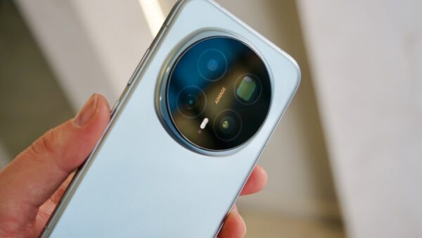 Un zoom optique x21 sur smartphone : Honor préparerait un téléconvertisseur de 500 mm pour son Magic 9