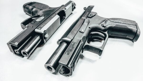 Bornes de recharge : comment le pistolet T2S rend le câble attaché légal en France