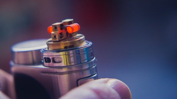 En vente flash à -70%, cet aspirateur laveur vapeur expédie balai + serpillère au placard 🧹