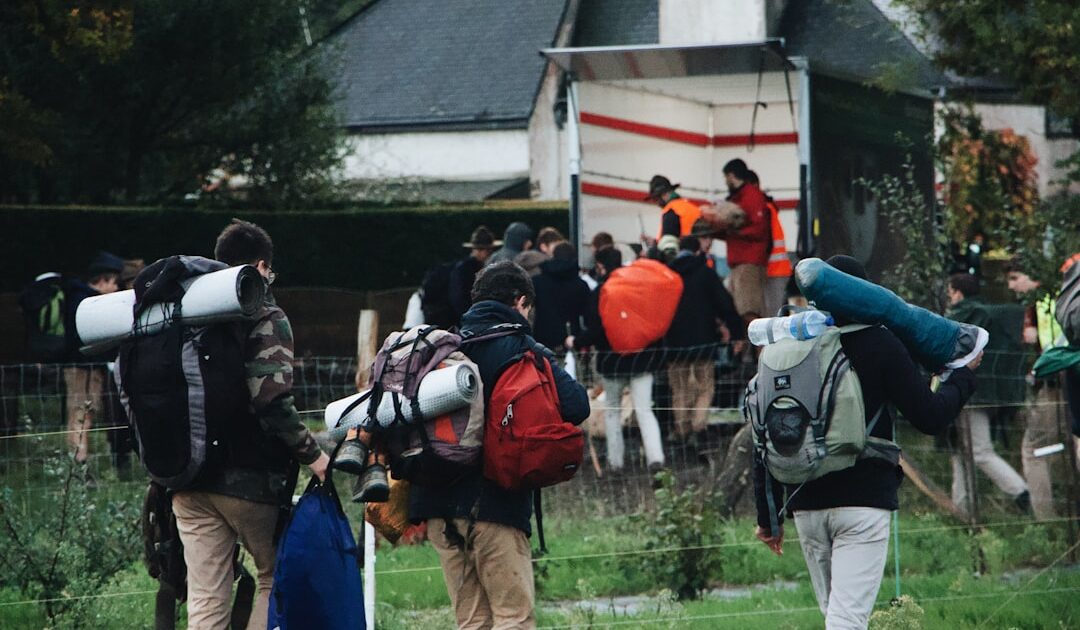 « Renvoyer en France les migrants interceptés dans la Manche » : la bourde de Bardella en Angleterre moquée par Mélenchon, Attal et Philippe