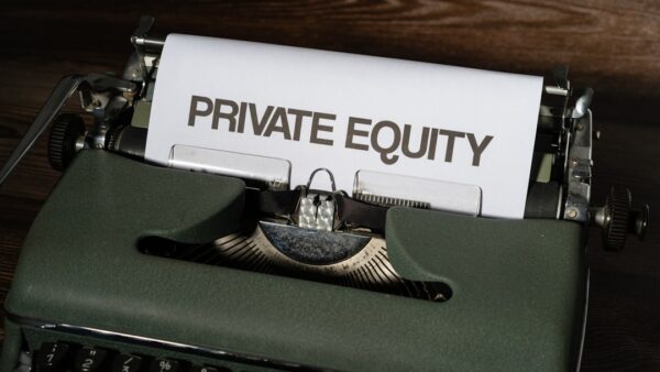 Assurance-vie, PER… le private equity s’ouvre aux particuliers, mais faut-il vraiment y placer son argent ?