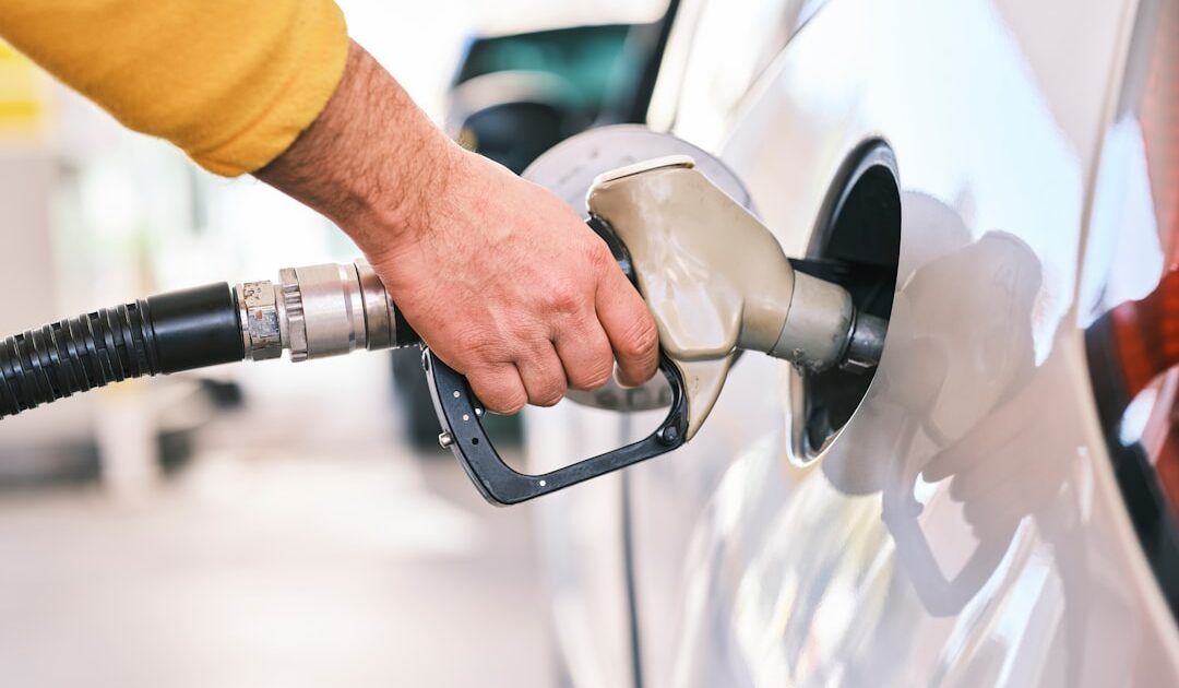 Automobile : le budget carburant d’une voiture à essence est désormais trois fois plus élevé que celui d’une électrique