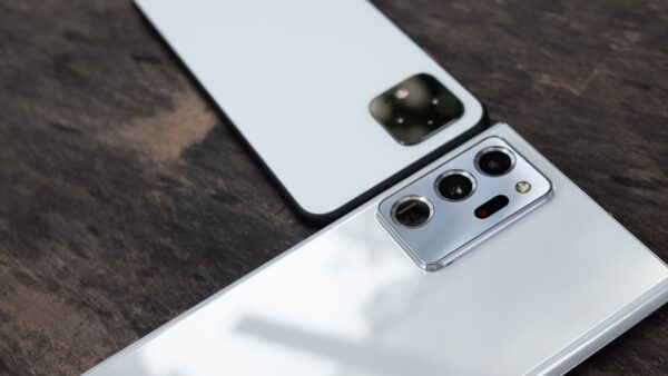 Google Pixel 11 Pro vs Samsung Galaxy S26 Ultra : comment choisir le meilleur smartphone ultra premium ?