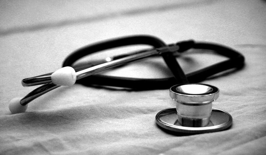 Des pacemakers coupés du suivi médical, Linux étouffé par les IA et des comptes Claude piratés et revendus : on vous raconte la semaine Cyberguerre