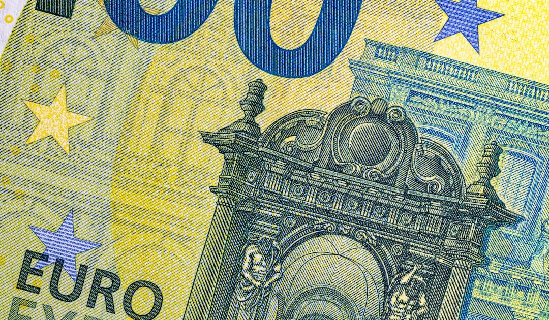 Trois milliards d’euros levés, mais pour faire quoi ? Mistral AI, la pépite française qui ne faisait plus d’IA