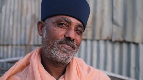 Qui est Mahant Swami Maharaj, le gourou qui a déclenché la grève à la tour Eiffel ce lundi ?