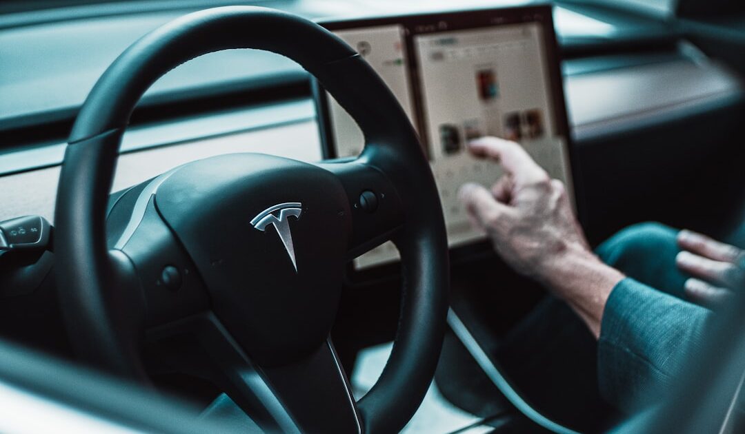 Un bug du Tesla Cybercab révèle un joystick pour conduire soi-même la voiture