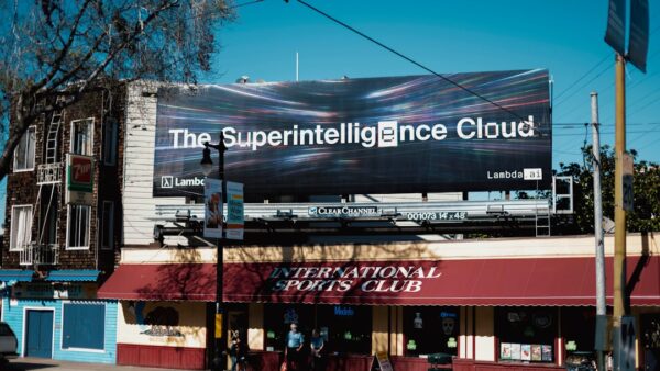 « Ils foncent vers une superintelligence et jouent avec nos vies » : un chercheur quitte Anthropic après OpenAI