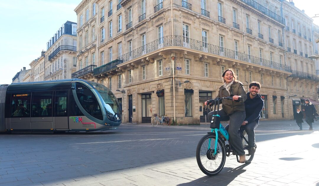 Parfait pour la ville, cet excellent vélo électrique Intersport avec courroie perd 400 € aux French Days