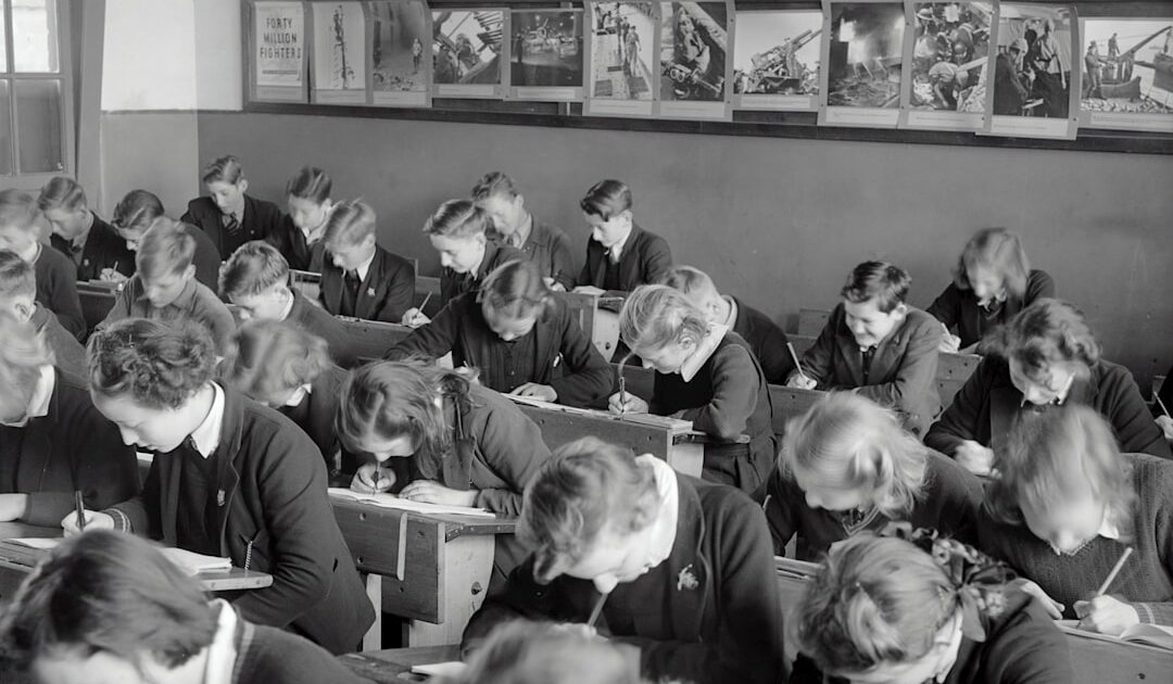 Décrochage scolaire : comment les écoles de la 2e chance remettent des milliers de jeunes sur les rails