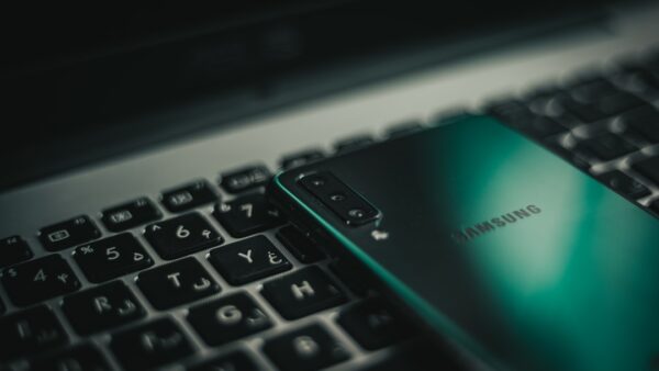 Noté 9/10, le Samsung Galaxy Book 6 Pro 14 (X7), l’un des meilleurs ultrabooks du moment, s’allège de 1 115 € lors des French Days