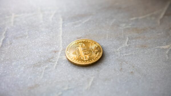 ETH, XRP, SOL et HYPE : Les altcoins plongent avant le CPI