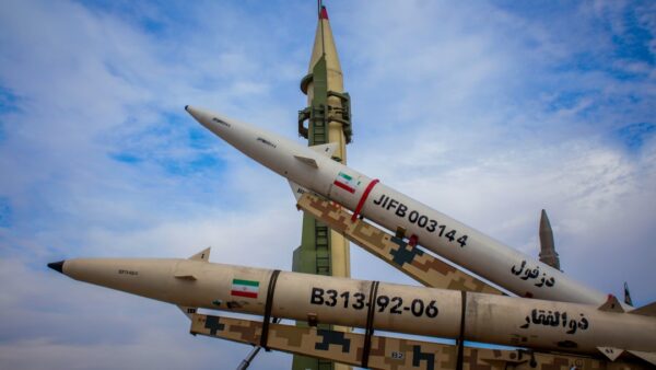 Distillation illicite, trafic détourné, missile yéménite : ce qu’il faut retenir du rapport de menace d’Anthropic