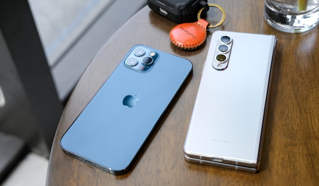 iPhone Duo vs Samsung Galaxy Z Fold 8 : quelles sont les différences ?