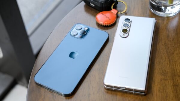 iPhone Duo vs Samsung Galaxy Z Fold 8 : quelles sont les différences ?