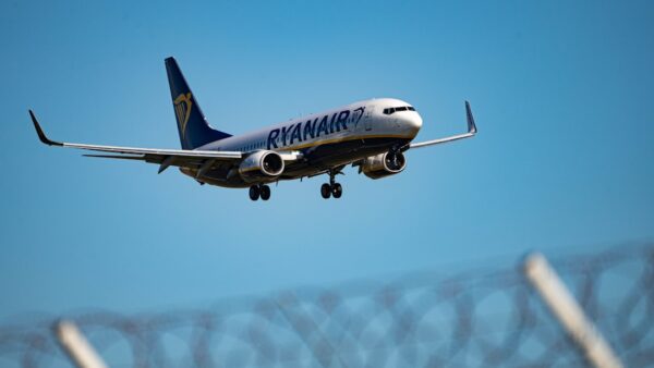 Pirater un Boeing 737 en 60 secondes : ce minuscule boîtier peut permettre de détourner un avion