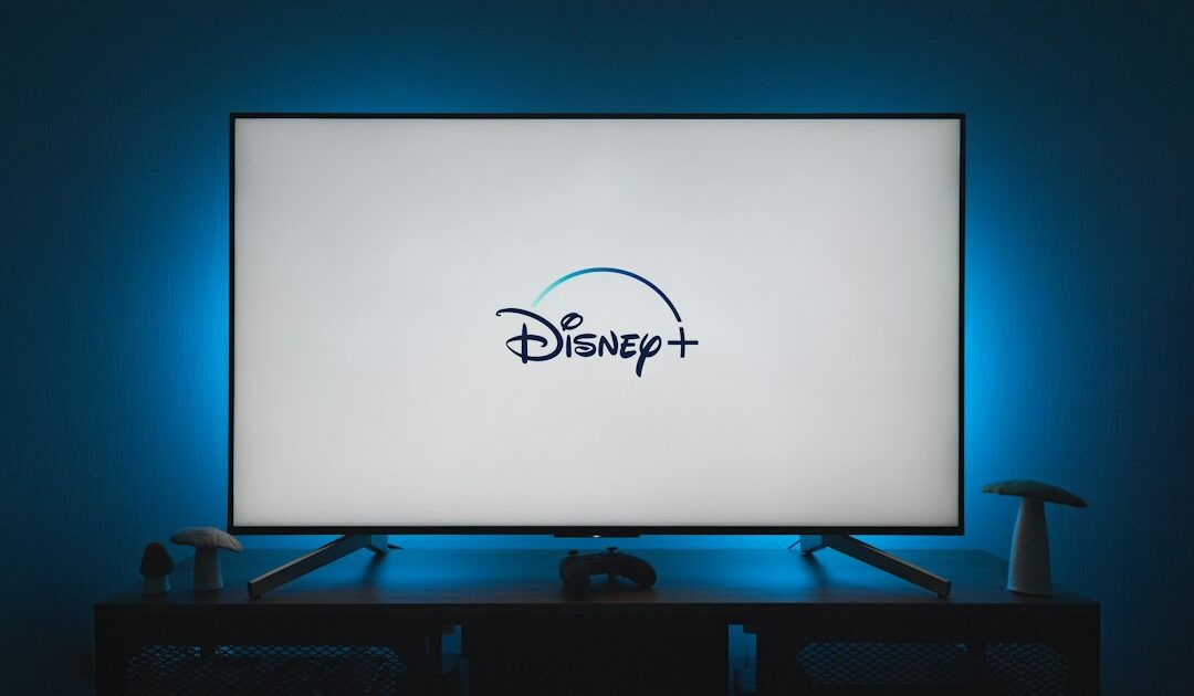 TCL touche aussi au RGB Mini LED : son TV 65RM7L (144 Hz) doté de cette technologie en vogue voit son prix chuter sous les 1 200 €