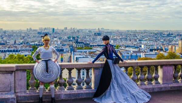 Céline Dion fait son retour à Paris avec un spectaculaire collier Boucheron serti d’un diamant de 10,01 carats